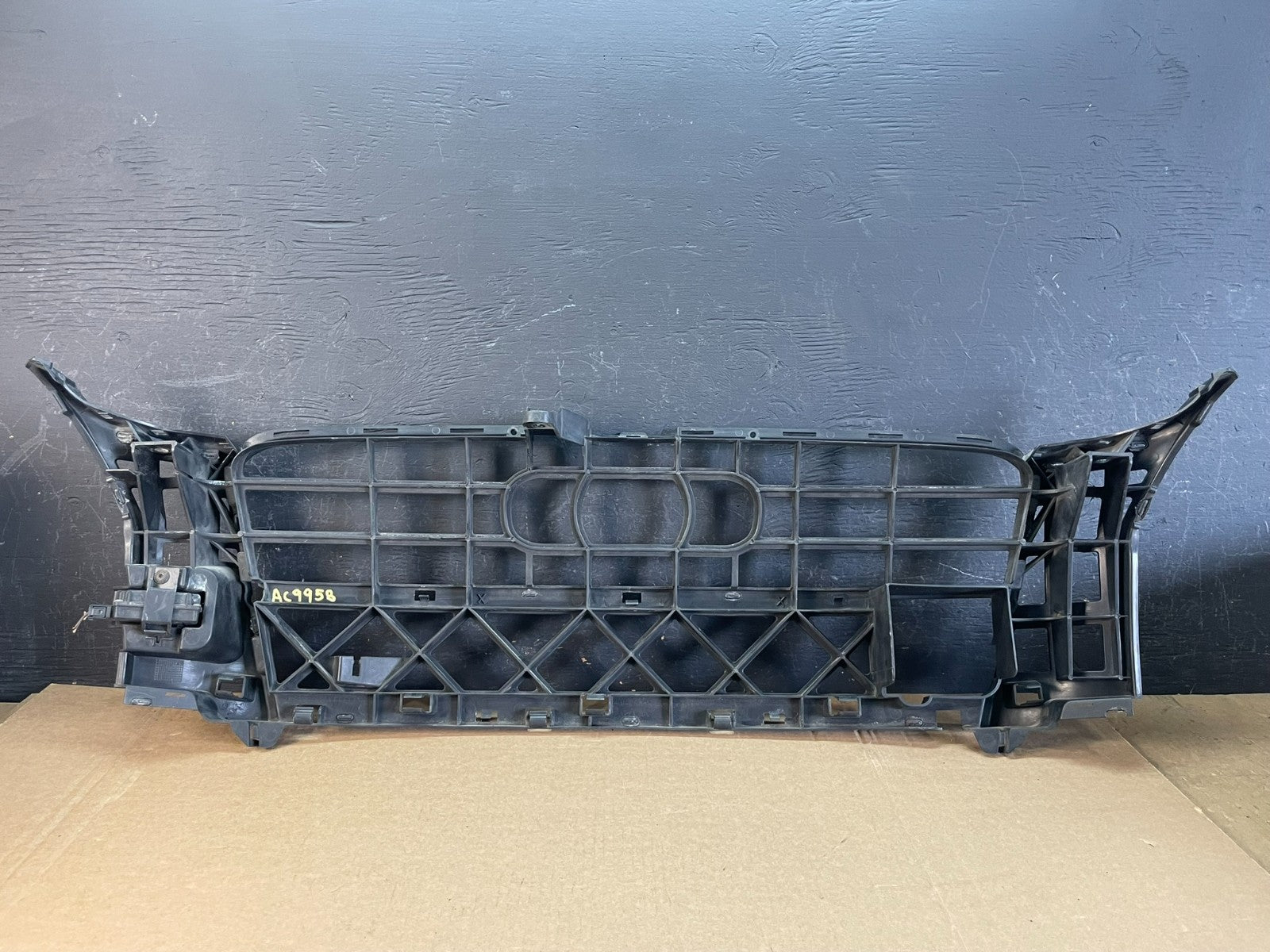 2007 2008 2009 Audi Q7 Front Bumper Cover Grill Support Reinforcement ac9958 DG3