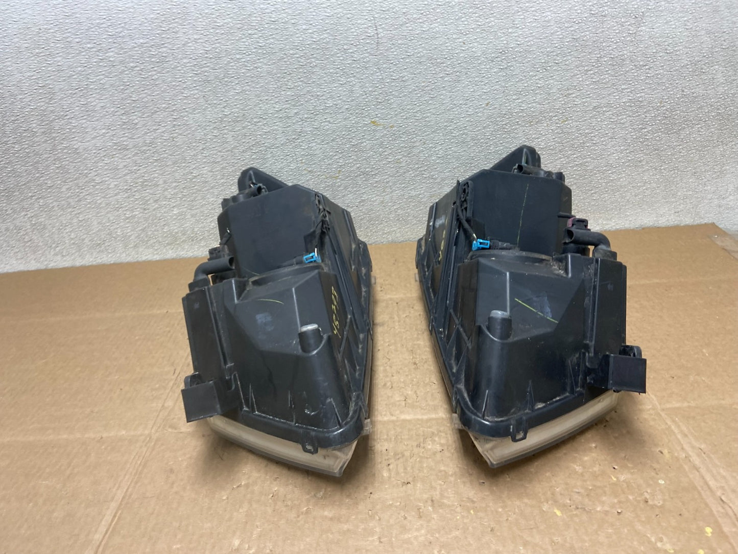 2009 to 2017 Dodge Journey Headlights Left+Right Set Halogen Y8793 DW10