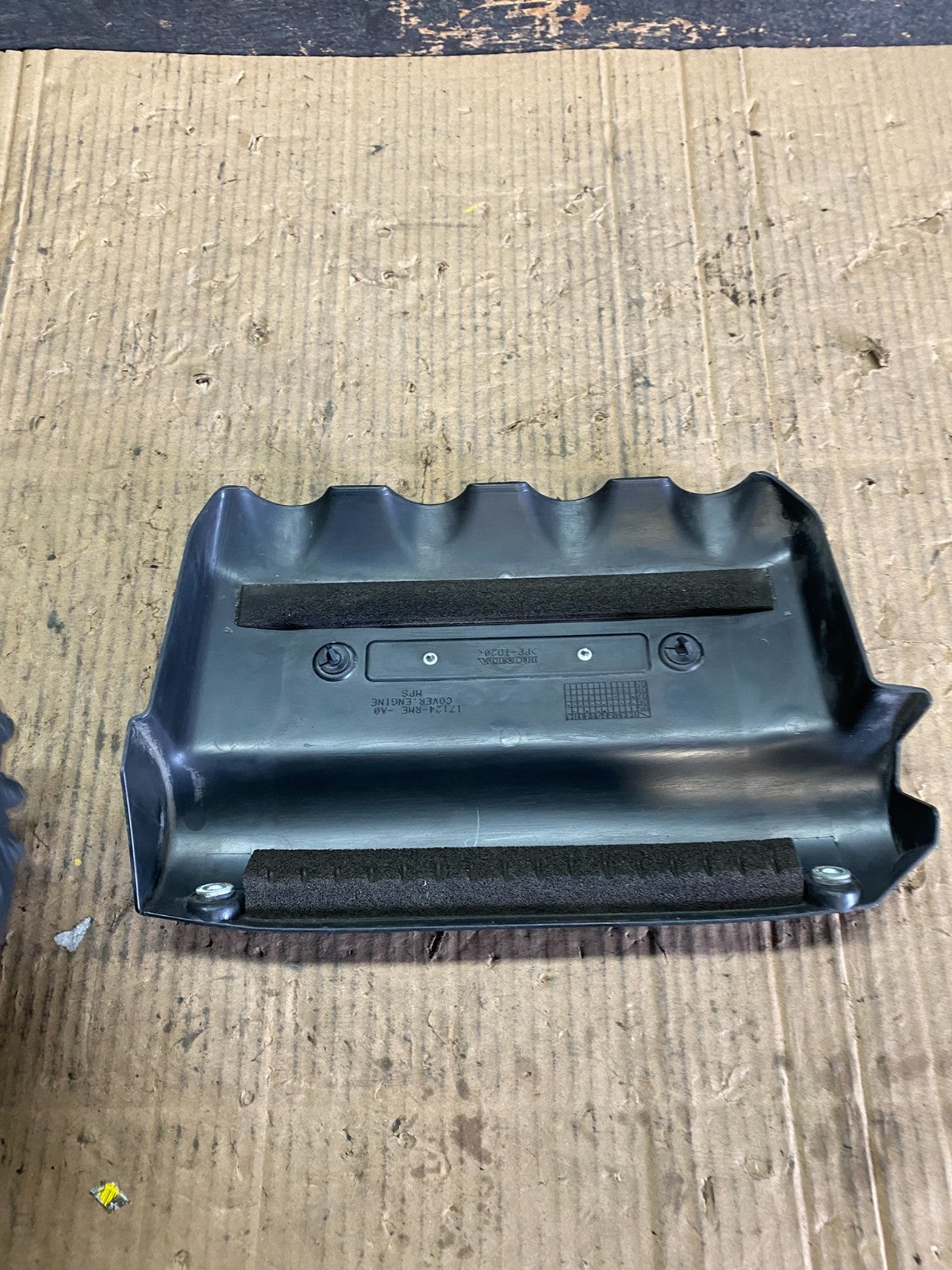 2007 to 2008 Honda Fit Engine Cover Trim Bezel 17124-rme-a0 OEM S8664 DG4