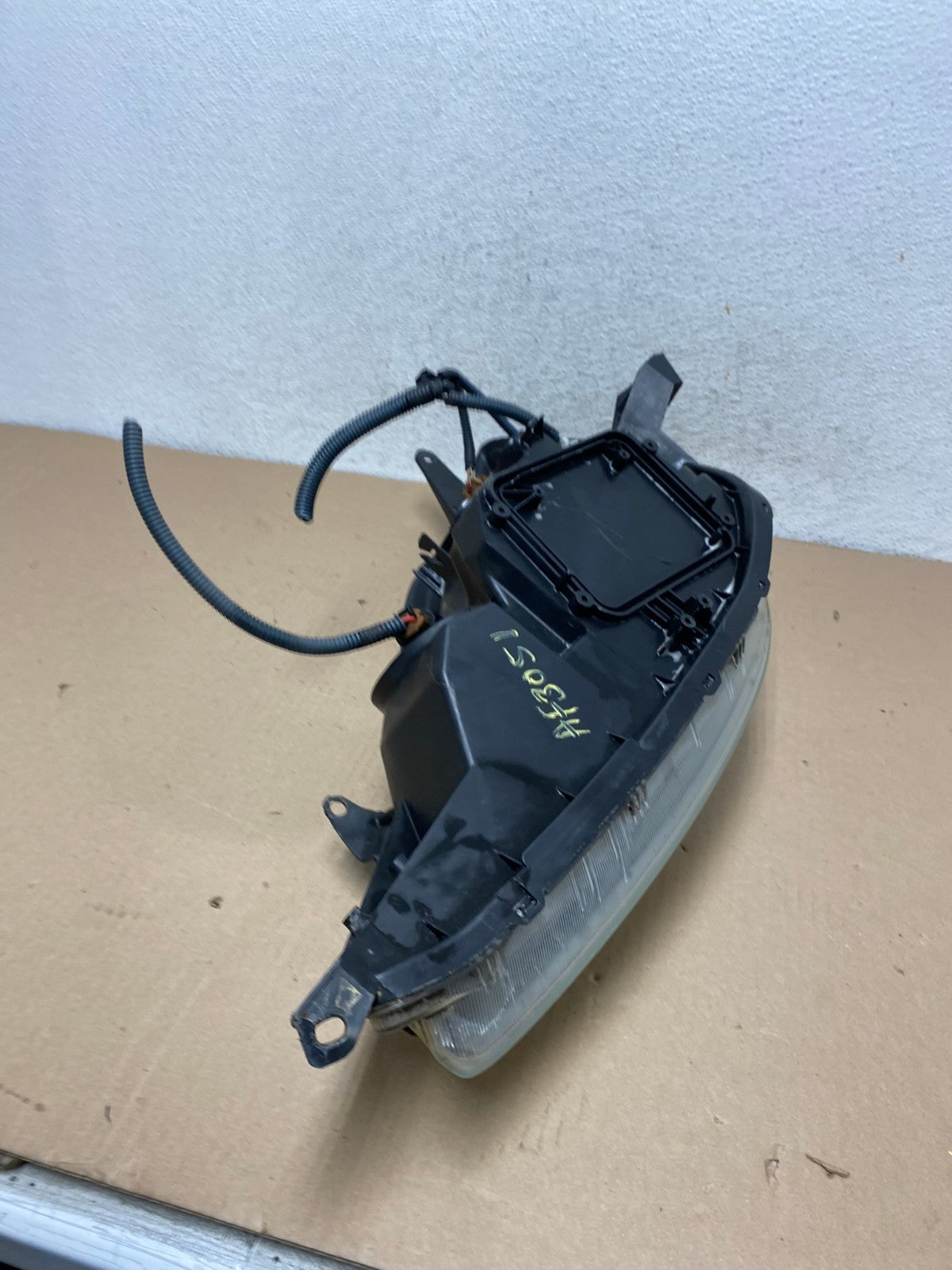 2004-2005 Toyota Sienna Right Passenger Halogen Headlight AF3051 LK8
