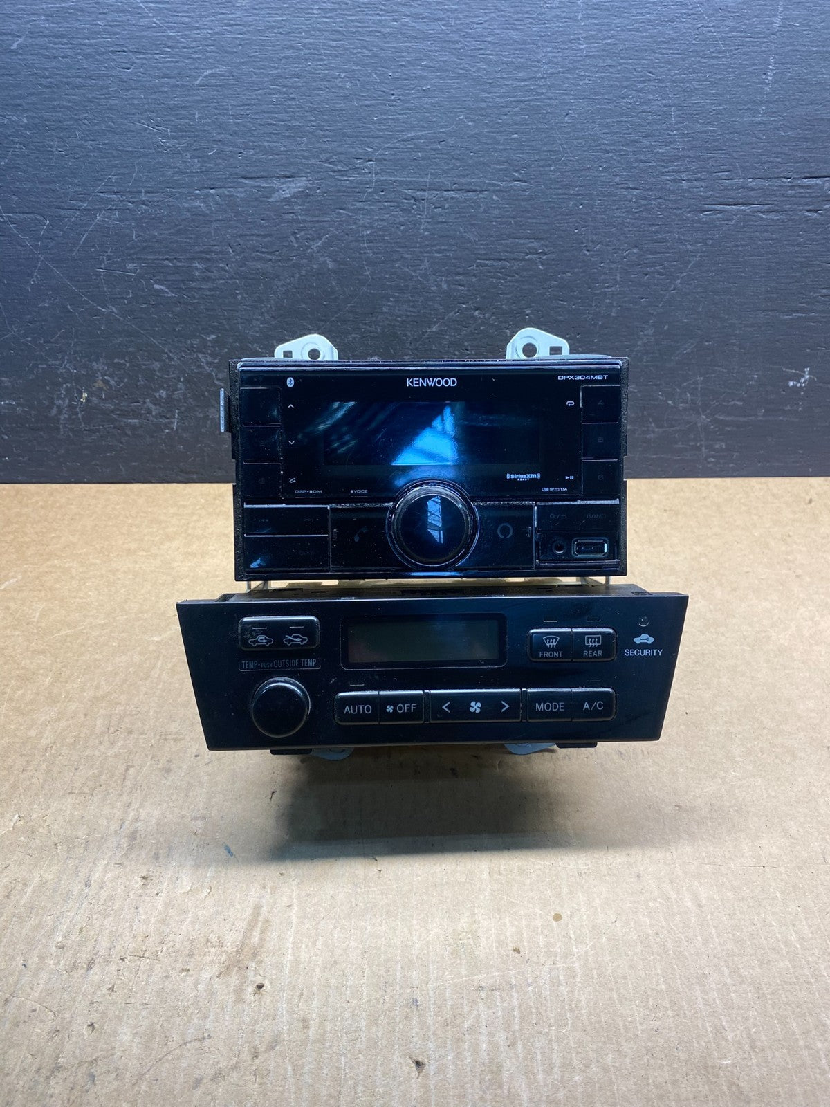 1997 to 1999 Lexus ES300 Climate control Kenwood DPX304MBT AC69670