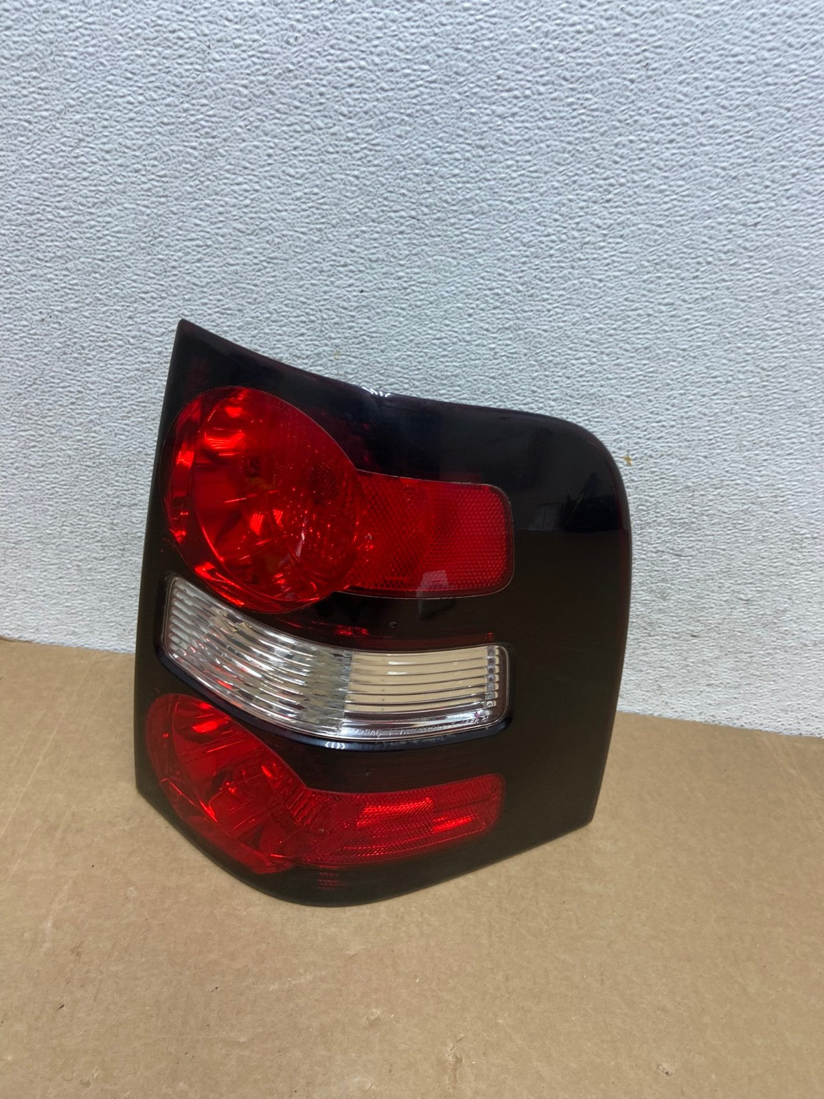 2006 to 2010 Ford Explorer Right Passenger Side Tail light AF9921 LK0