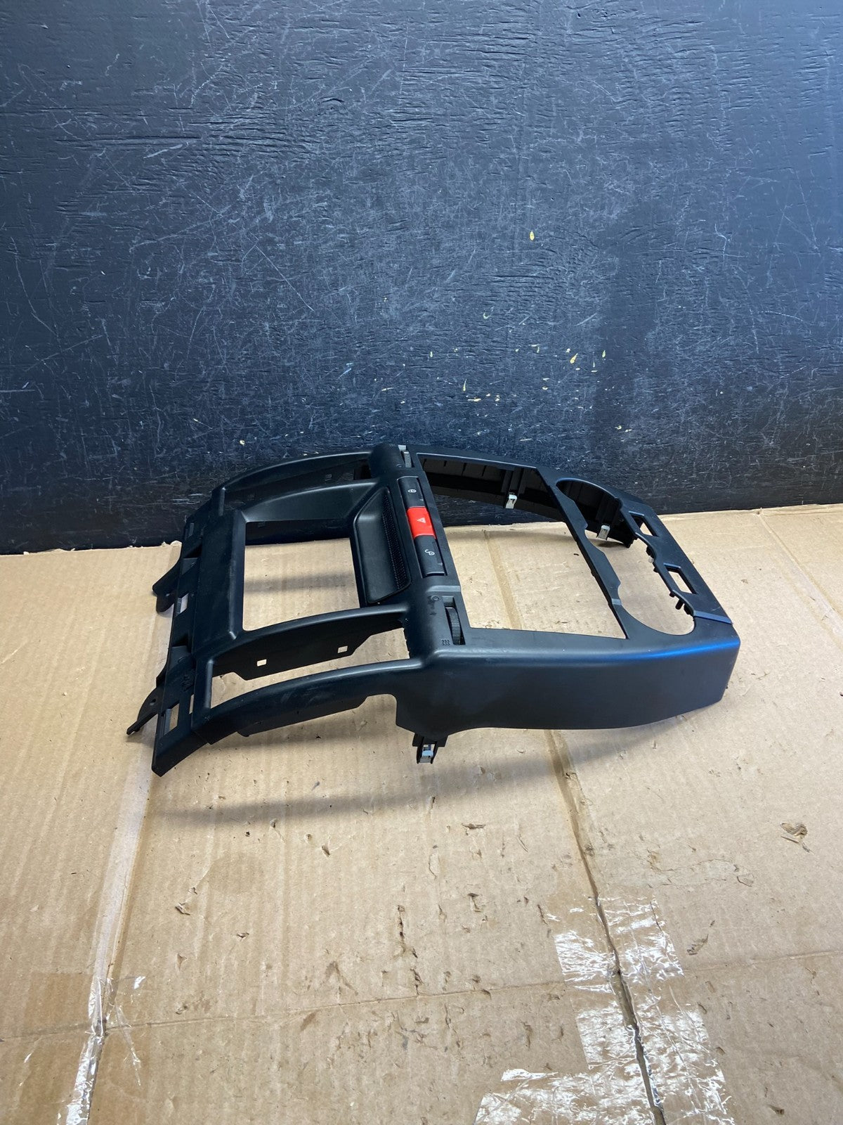 2008-2012 Land Rover LR2 Center Radio Climate Dash Air Vent Bezel ai2677 DG1