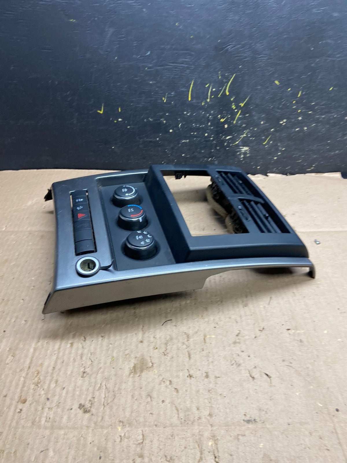 2008 to 2012 Jeep Liberty Dash Climate Temperature Control Radio Bezel Y5459 DG2