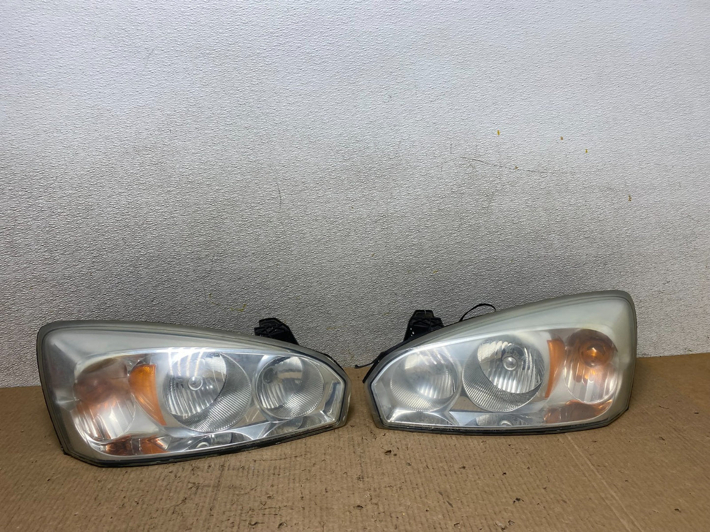 2004 to 2007 Chevrolet Malibu Left+Right Set Headlights W5304 DW0