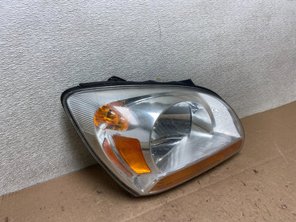2005 to 2006 Kia Sportage Right Passenger RH Halogen Headlight OEM Y2971 DW2