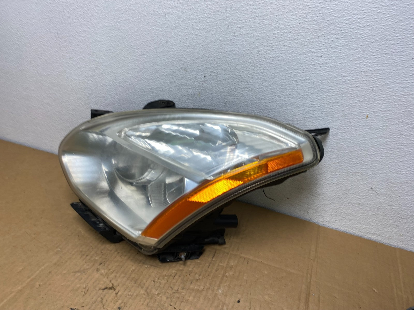 2008 to 2013 Nissan Rogue Left Driver LH Halogen Headlight AC7634 DW1