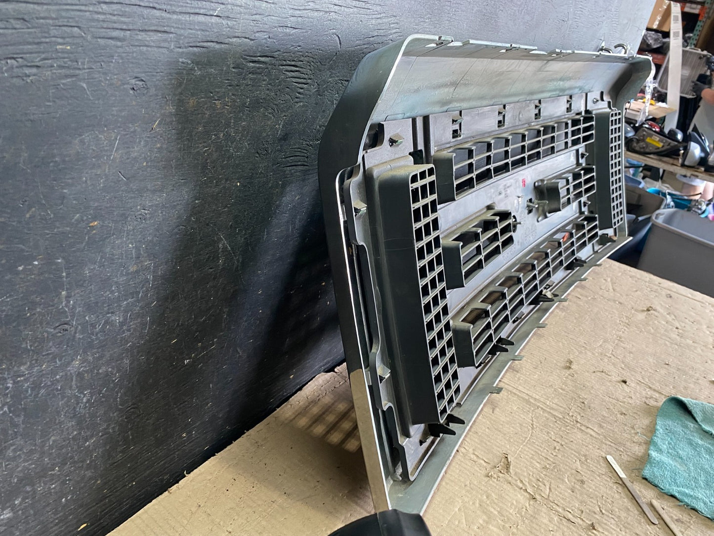 2008 to 2014 Ford Econoline E150 E250 Front Upper Chrome Grill Grille P3828 DG8