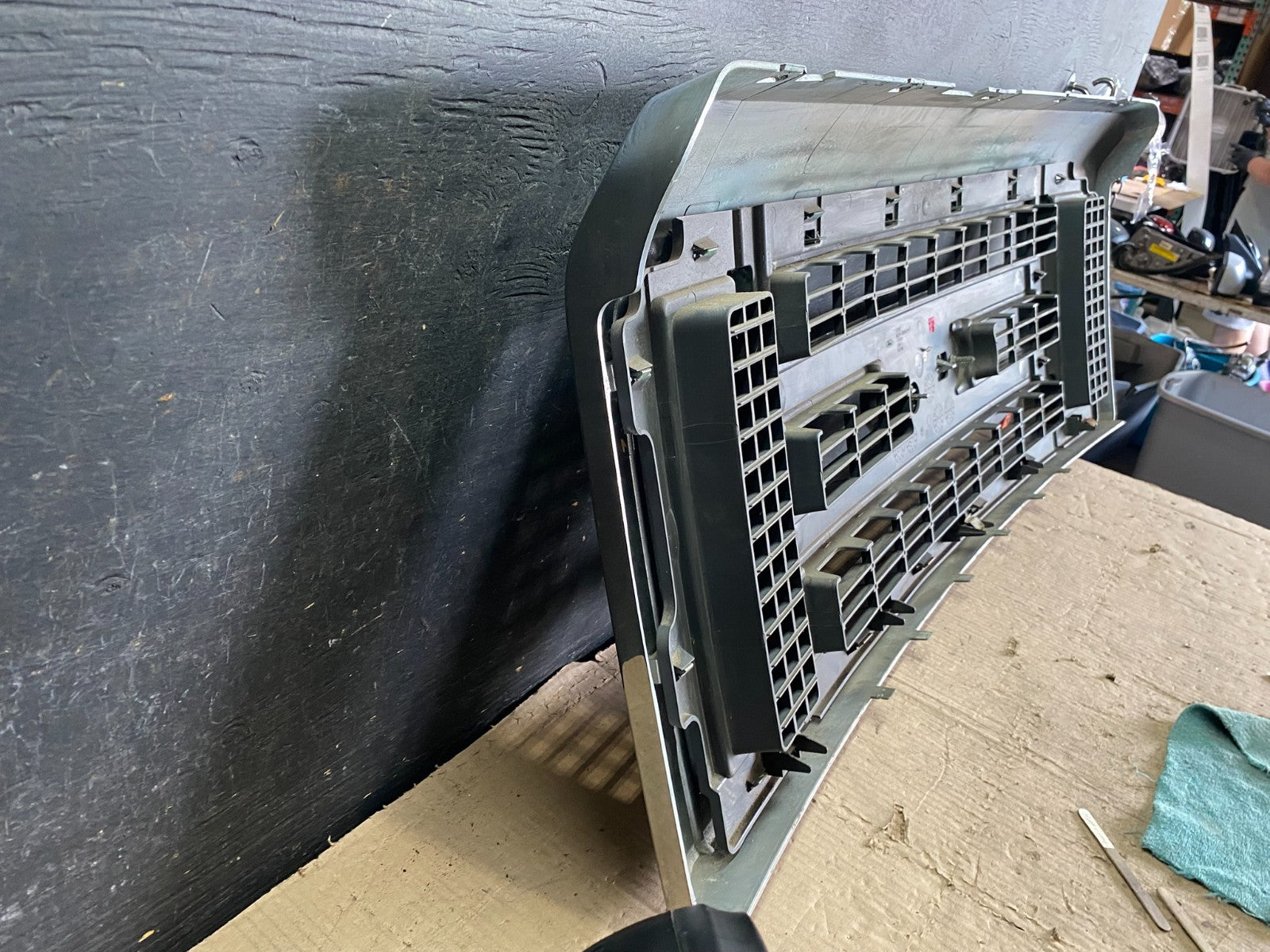 2008 to 2014 Ford Econoline E150 E250 Front Upper Chrome Grill Grille P3828 DG8