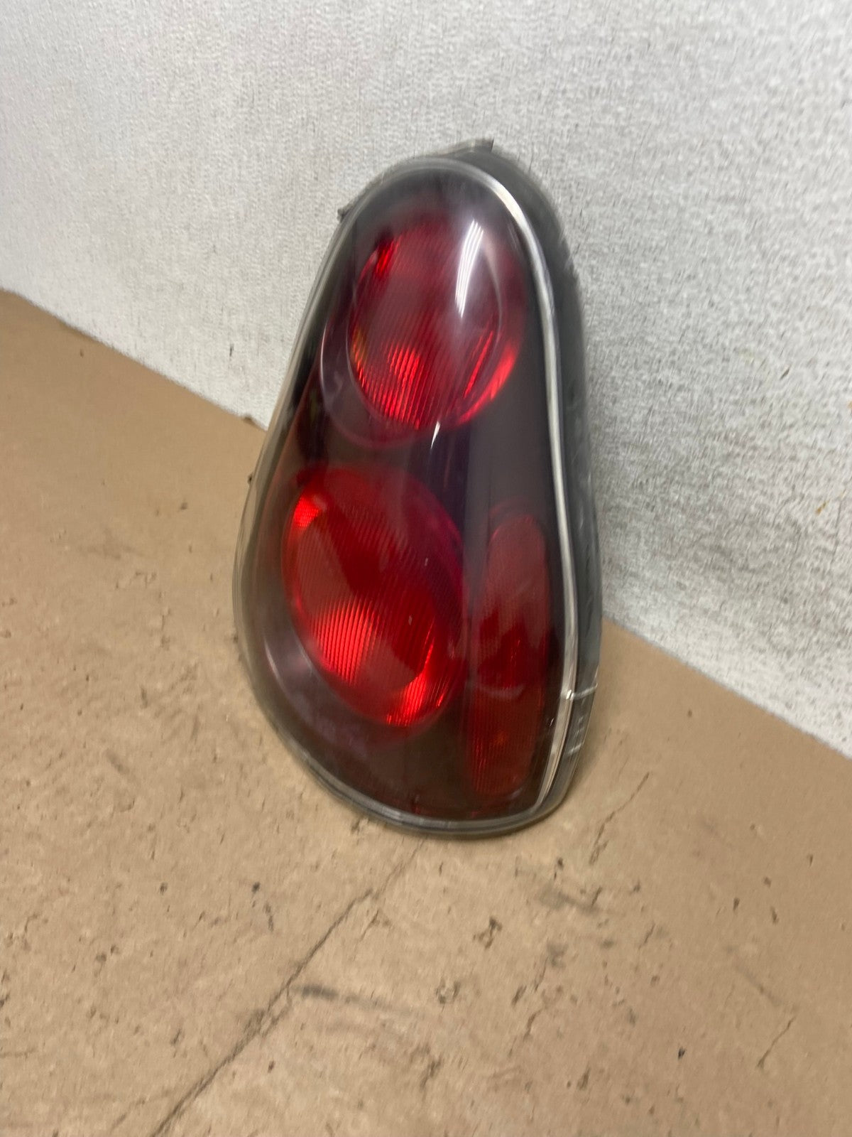 2000 to 2005 Chevrolet Monte Carlo Right Passenger RH Side Tail Light AG5690 LK1