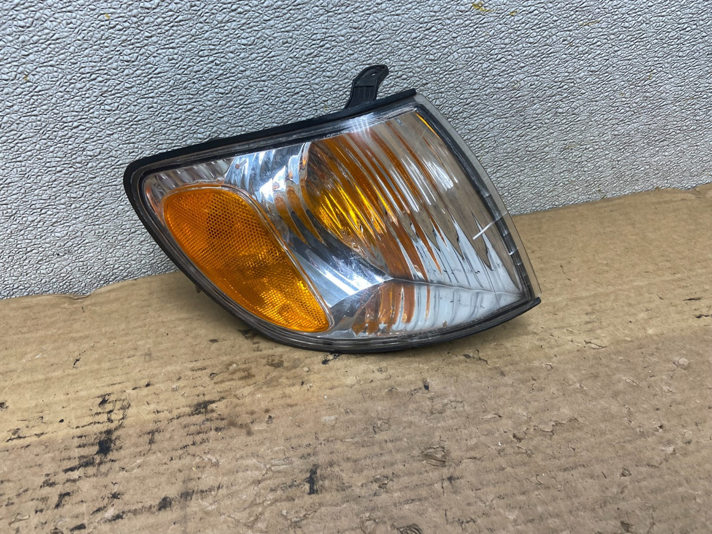 2001 to 2003 Toyota Sienna Turn Signal Right Passenger RH Lamp AB3380 DW0