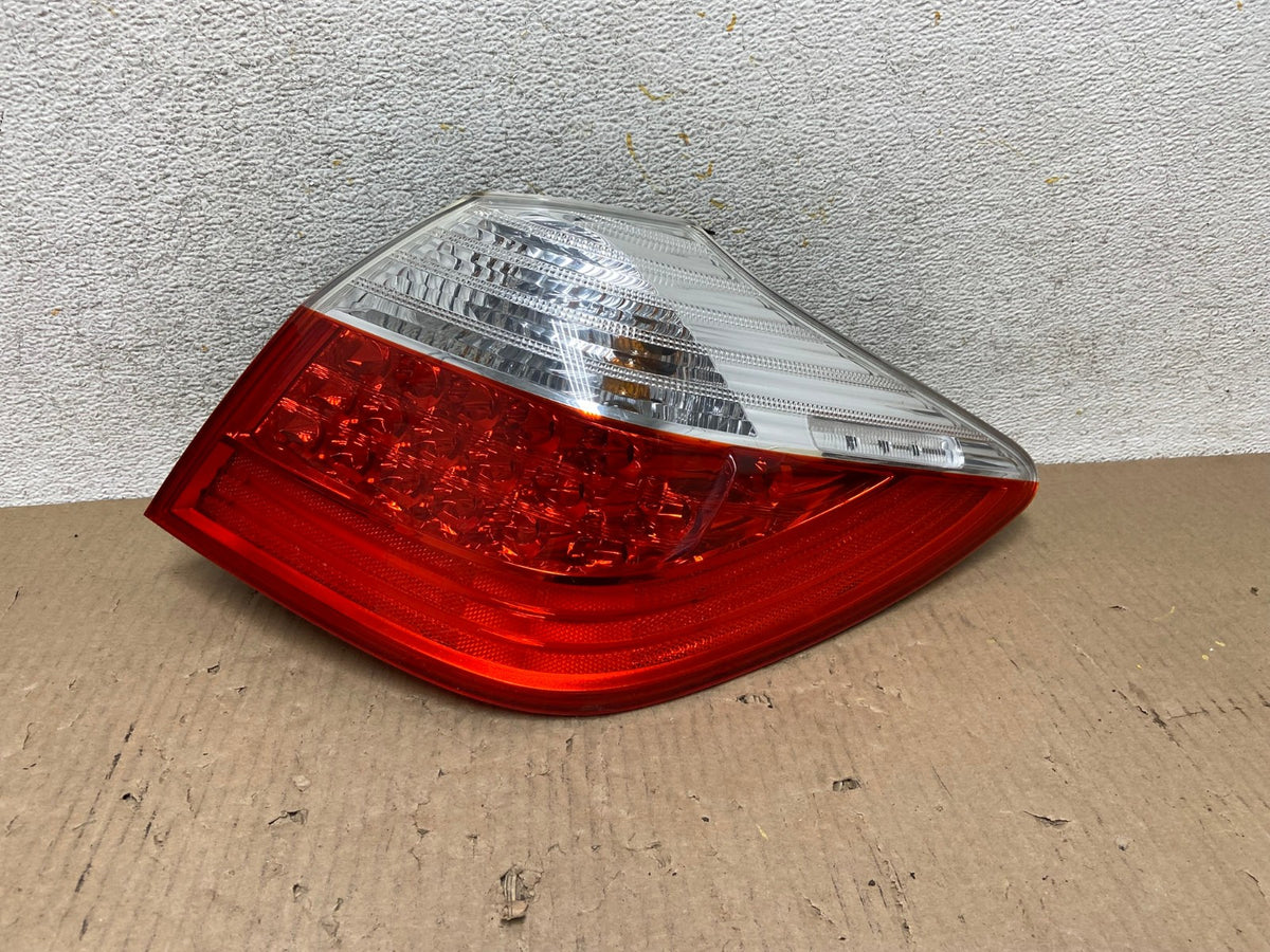 2009-2011 Hyundai Genesis Sedan Right Passenger RH Tail Light AH5875 LK0