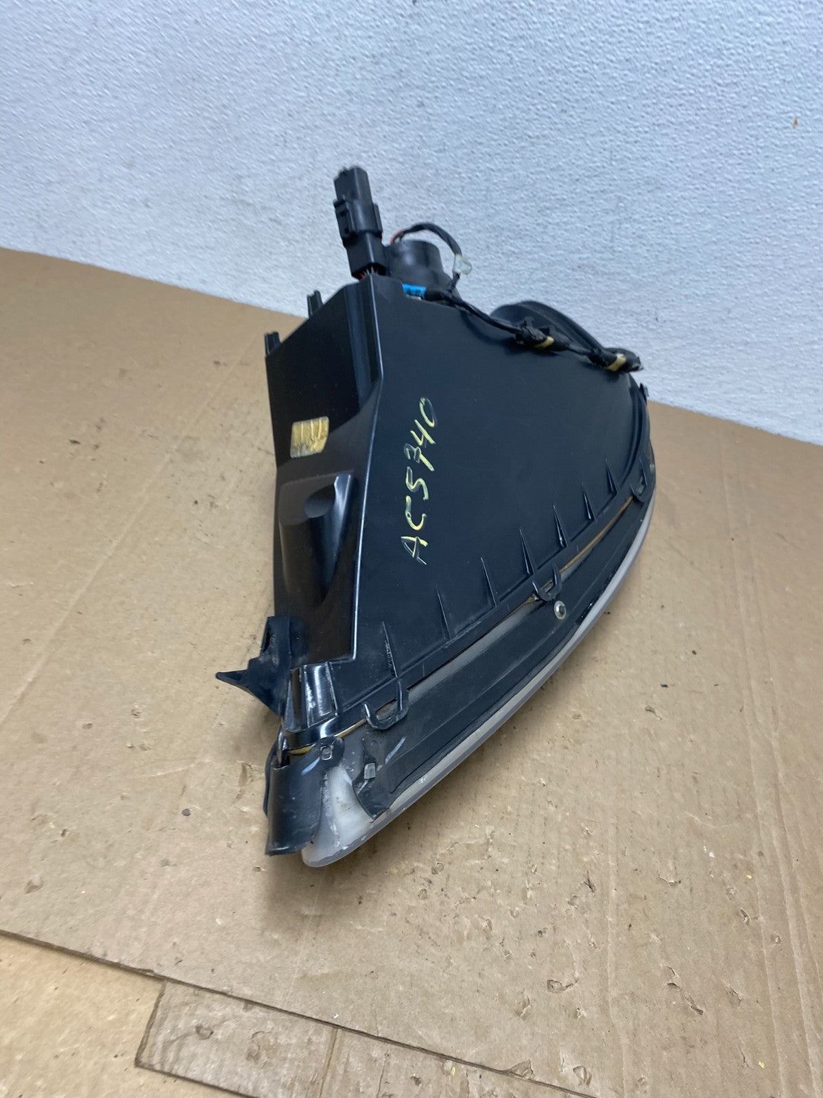 2000 to 2007 Ford Taurus Right Passenger RH Side Halogen Headlight AC5740 DW11