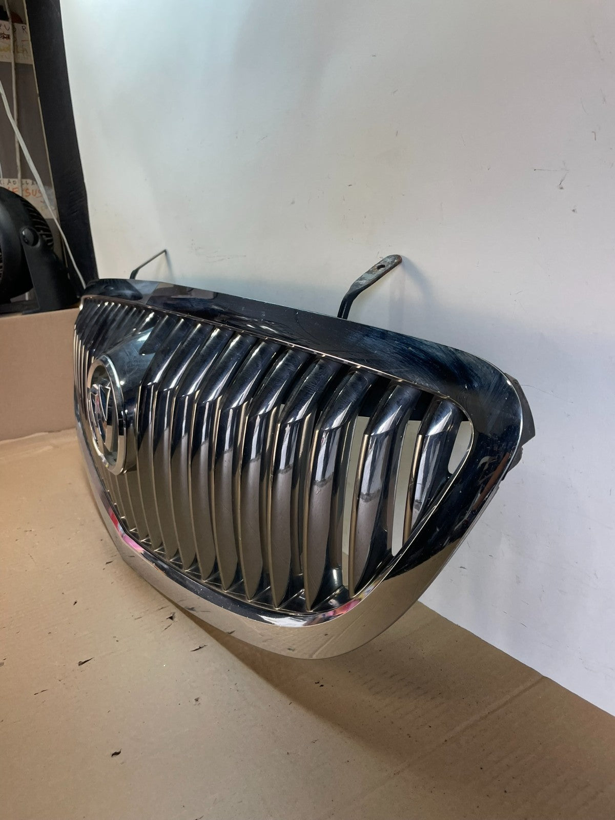 2008 to 2012 Buick Enclave Front Upper Grill Grille AH6533 DG1