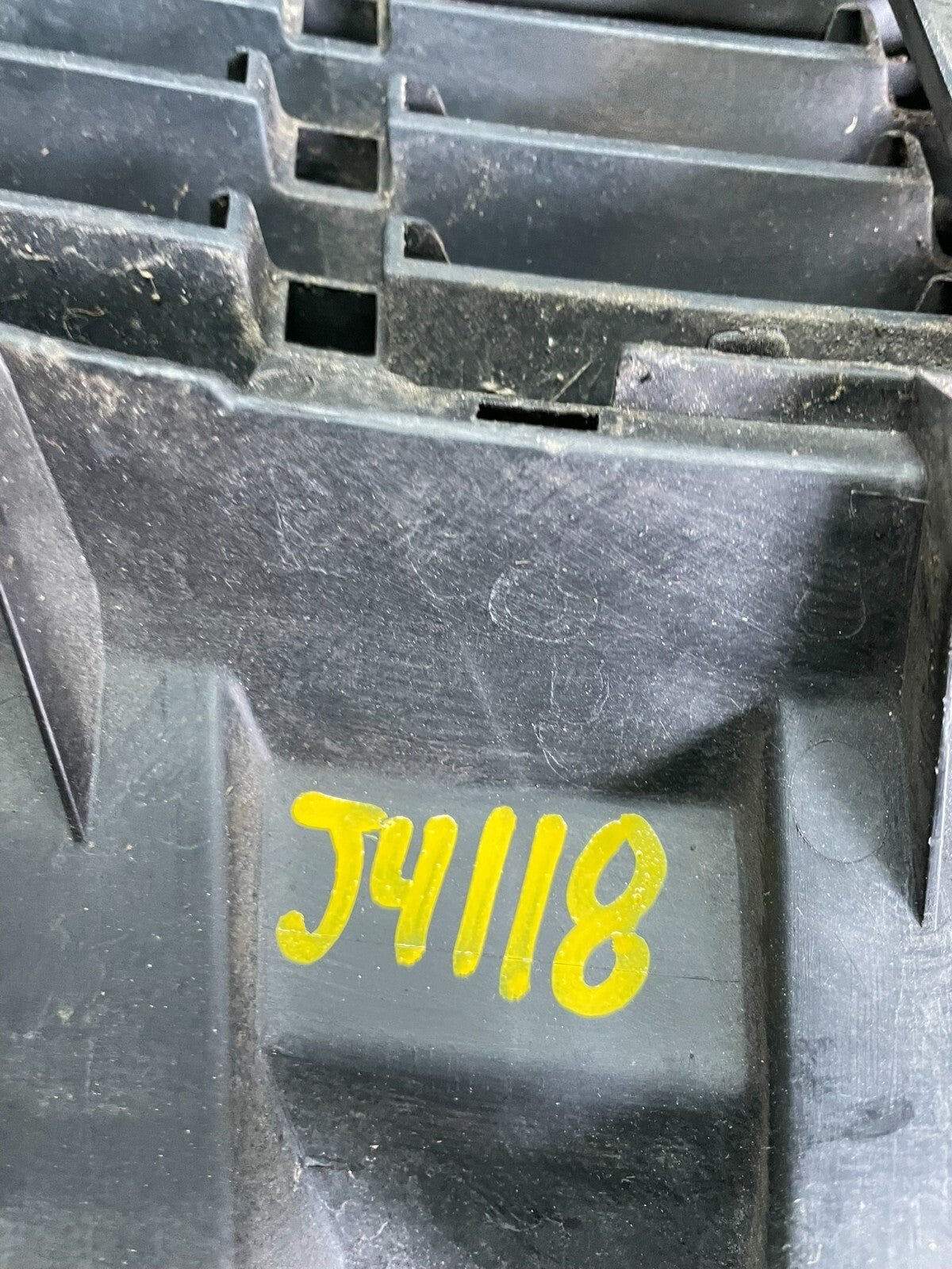 1996 to 2000 Volkswagen Passat Front Grill Grille J411812