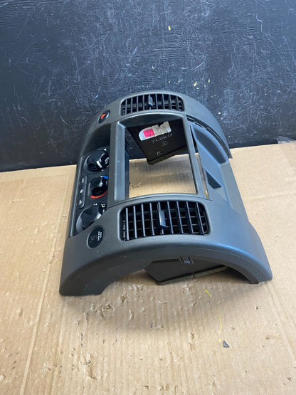 2005-2008 Nissan Pathfinder Radio A/C Heat Temperature Climate Control AD2197 DG2