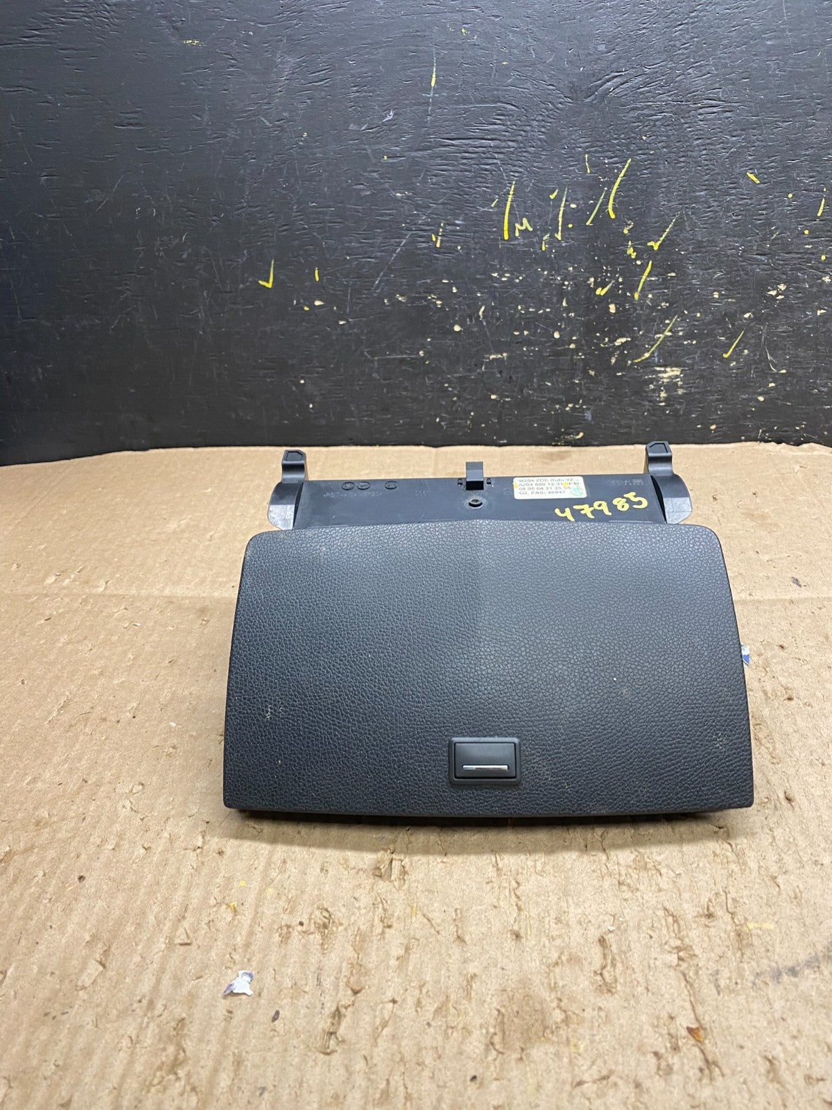 2008-2011 Mercedes W204 C300 Navigation Display Screen Monitor w/Cover Y7985 DG0