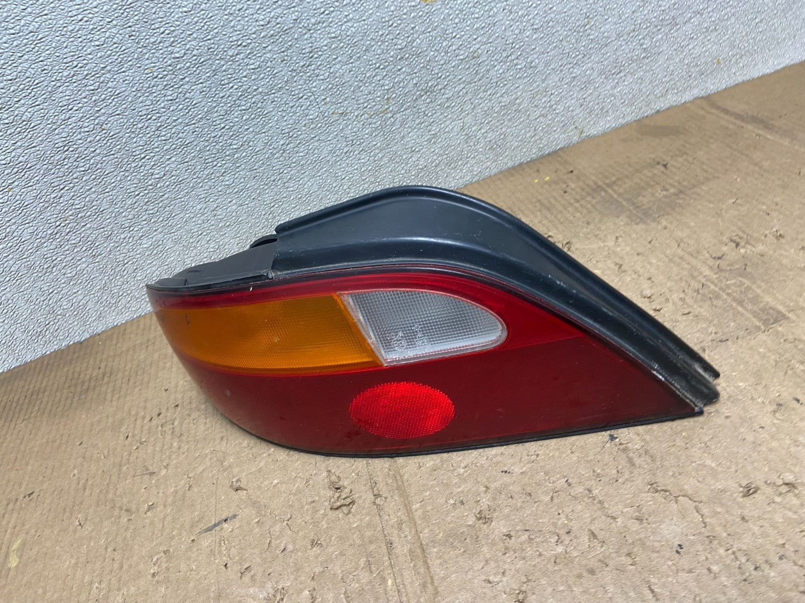1996 1997 1998 Hyundai Elantra Sedan Left Driver LH Tail Light Oem AA7183 DW1
