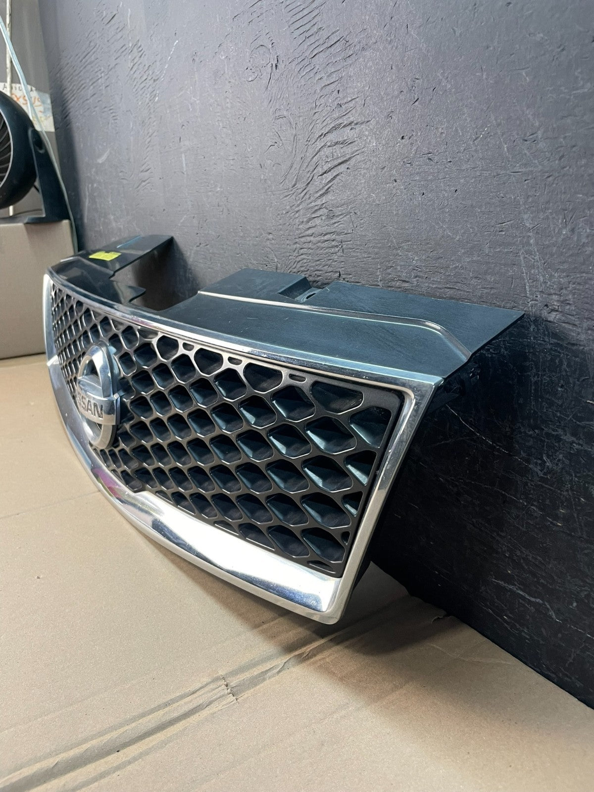 2010 to 2012 Nissan Sentra Front Upper Grill Grille AD8314 DG1