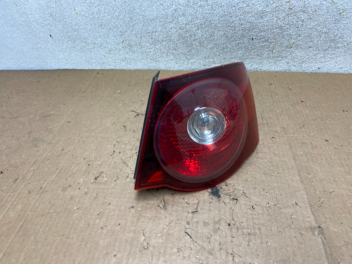 2008 2009 2010 Volkswagen Jetta Right Passenger RH Side Tail Light AI9395 LK2
