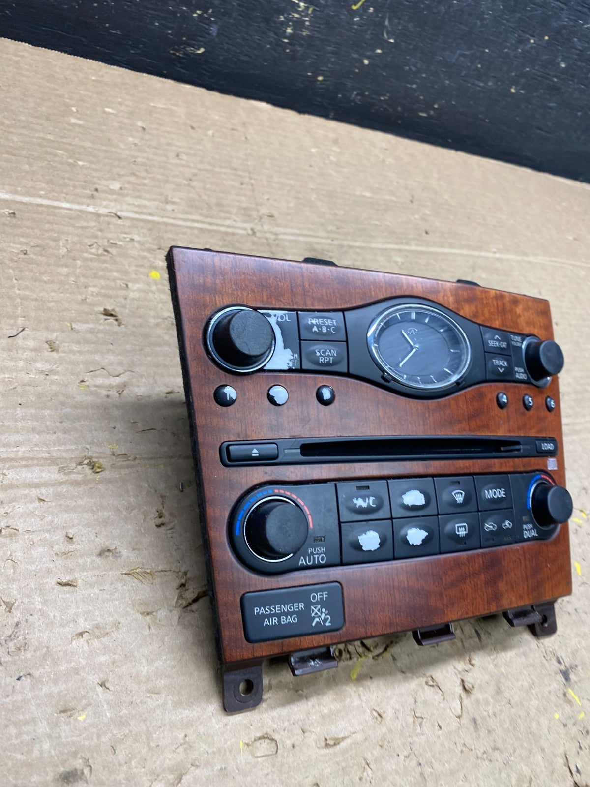 2007 to 2010 Infiniti G35 G37 Radio Player Climate Control Panel Bezel W9714 DG2