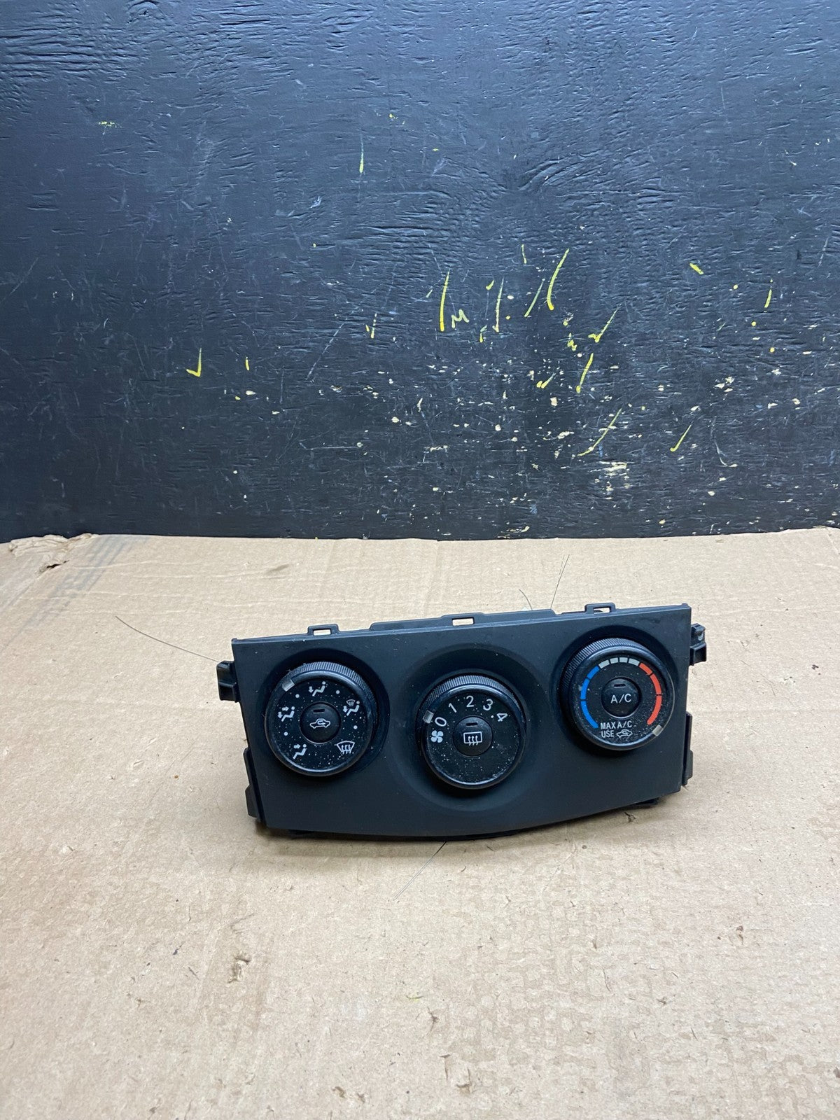 2009 to 2013 Toyota Corolla Matrix Climate Heater A/C AC Control Panel Z0072 DG0