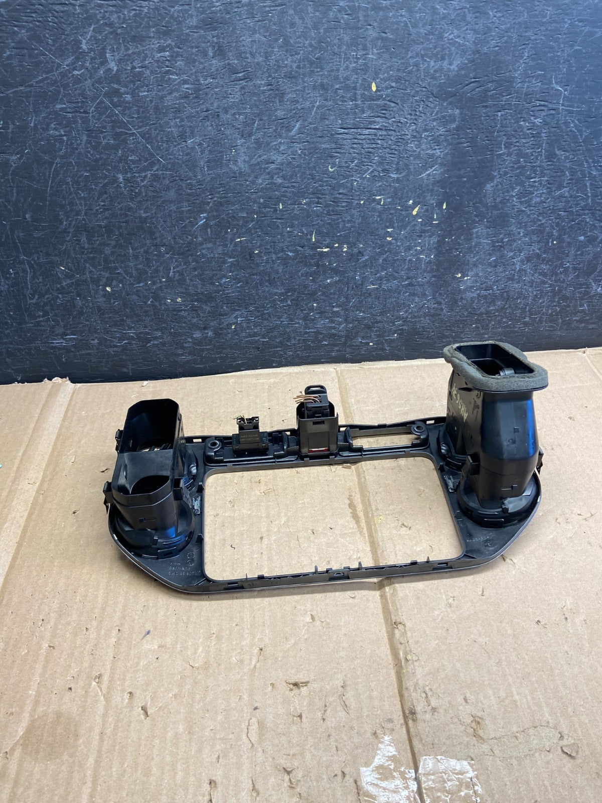 2009 2010 2011 Volkswagen Tiguan Center Dash Radio Bezel Trim AH5674 DG3