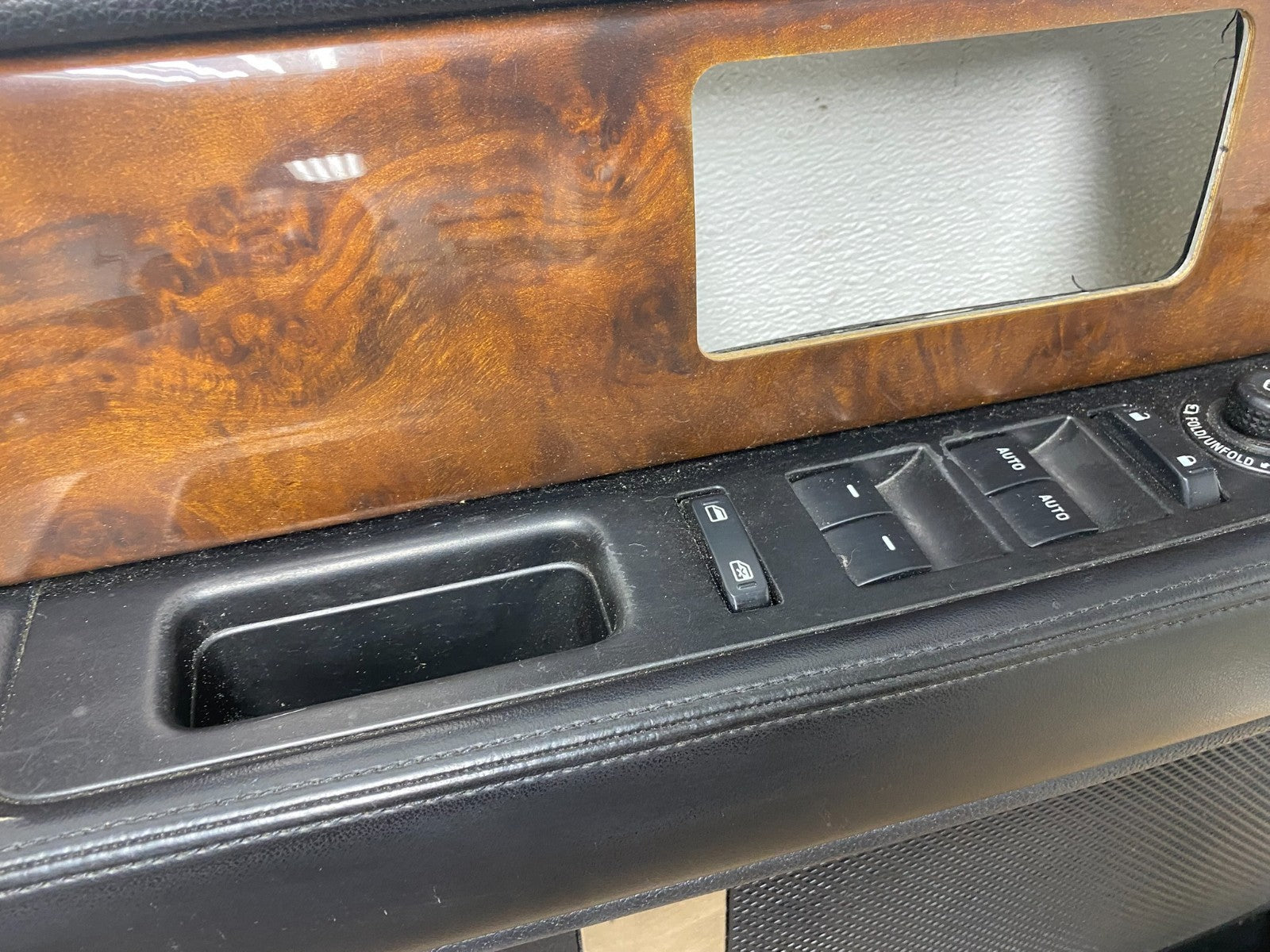 2007-2015 Lincoln Navigator Left Front Door Panel OEM S0850 DG3