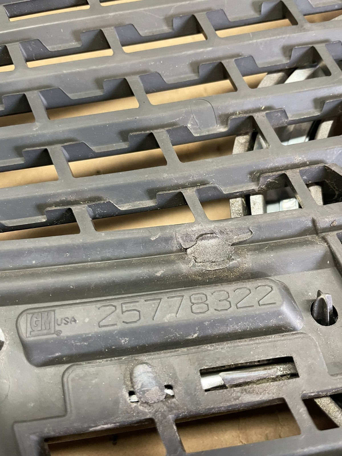 2010 to 2012 Cadillac SRX Front Upper Grille Grill OEM AA8822 DG8