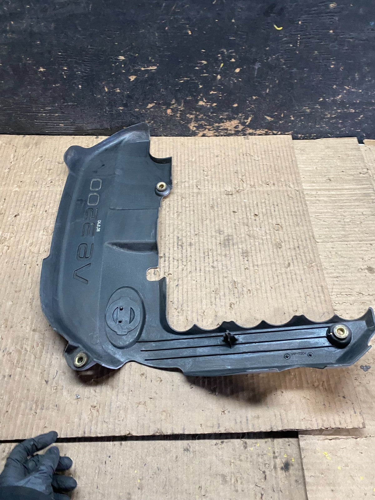 2001 to 2004 Nissan Pathfinder Engine Cover Ornament W6236 DG6