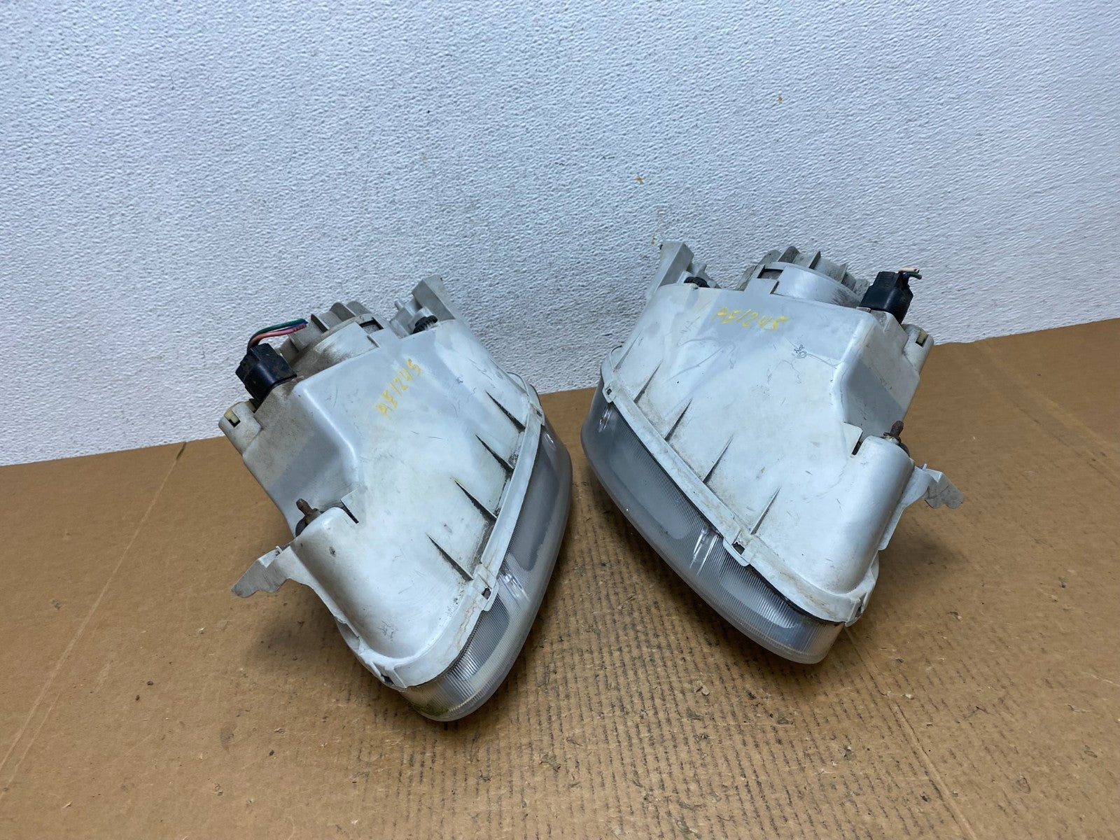 1999 2000 Hyundai Elantra Left+Right Side Headlights AE1245 DW8