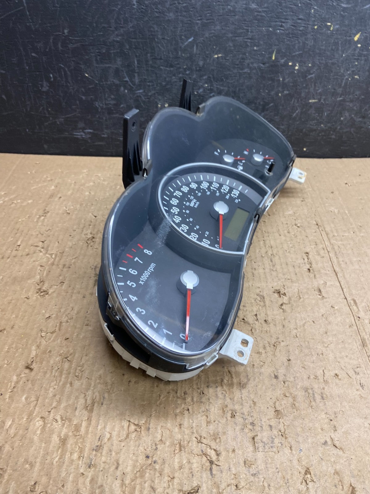 2006 to 2007 Kia Sedona Speedometer Cluster Gauge AF1633 DG4