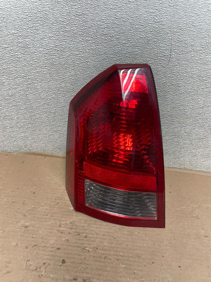 2005 - 2007 Chrysler 300 Left Driver Lh Side Tail Light AB0052 LK0