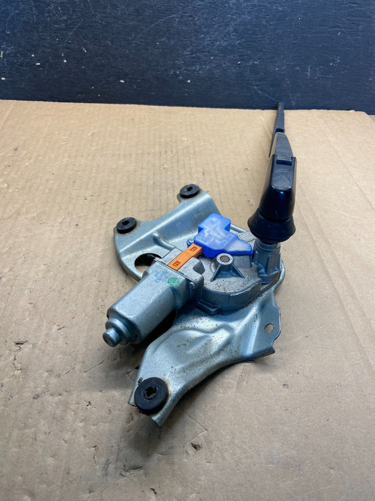 2010 to 2014 Subaru Legacy Outback Rear Windshield Wiper Motor AG14984