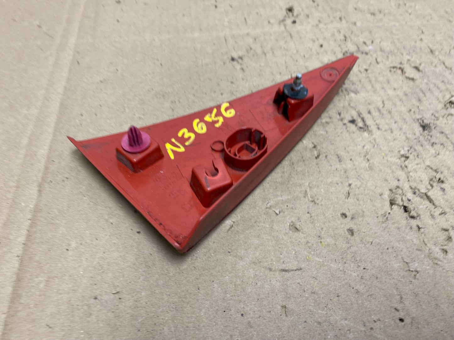 2004-2005 Mitsubishi Endeavor Right Passenger Rh Inner Tail Light Oem N3656 DW3
