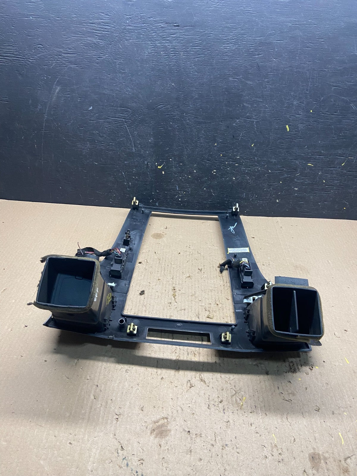 OEM 2007-2014 Cadillac Escalade Center Dash Trim Radio Bezel Vent Wood Q7168 DG6