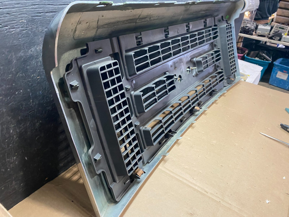 2008 to 2014 Ford Econoline E150 E250 Front Upper Chrome Grill Grille u0076 DG6