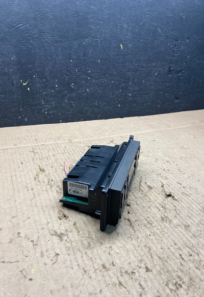 2003 to 2006 Lincoln Town Car Climate Control Panel Q1095 DG2