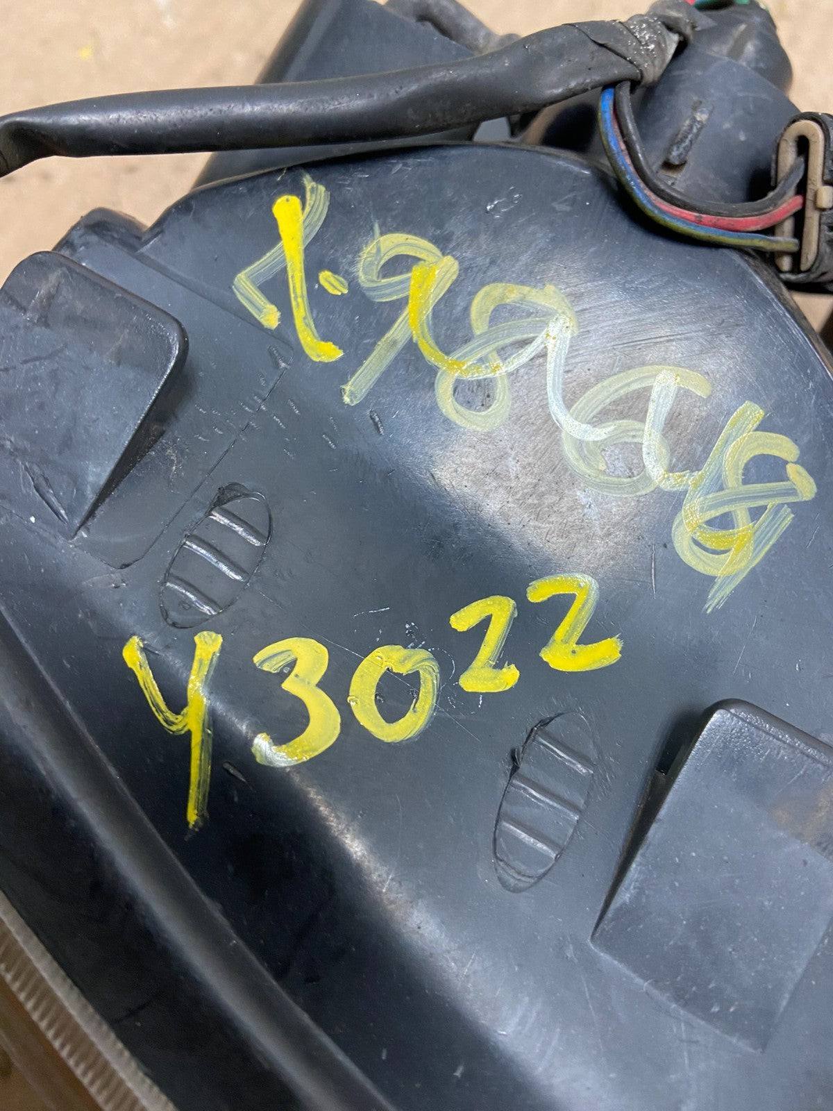 2002 Kia Sportage Right Passenger Side Headlight Turn Signal Y3022 PS5