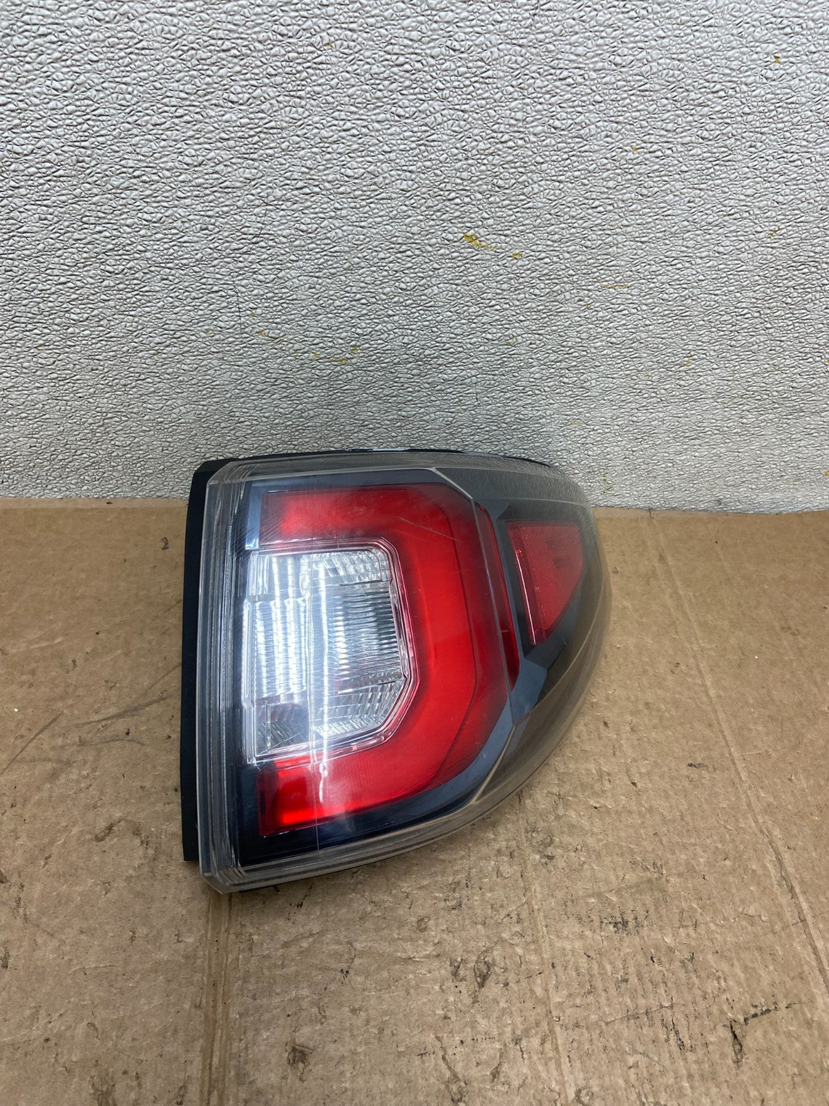 2013 to 2016 GMC Acadia Right Passenger RH Side Tail Light AA35580