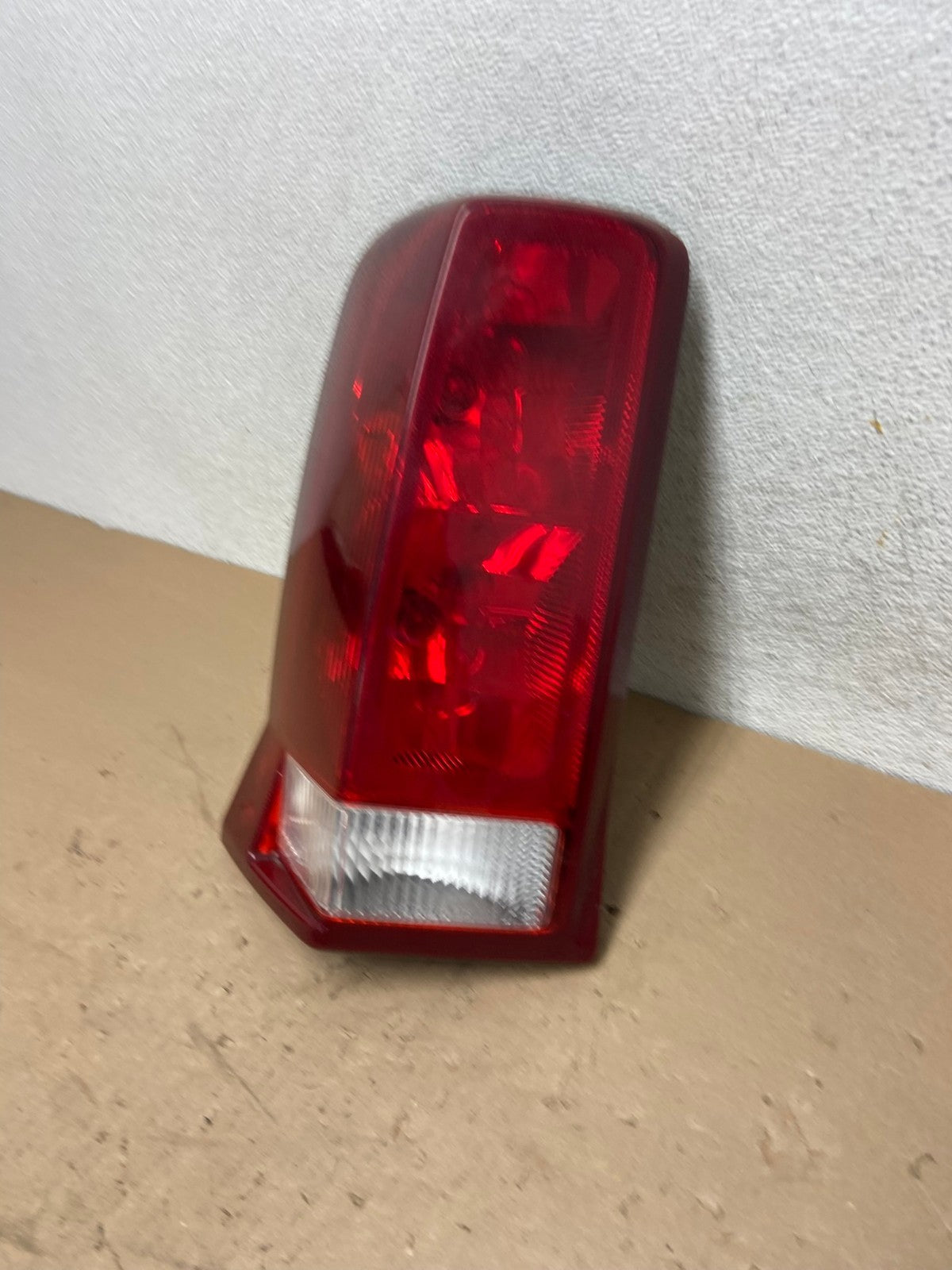 2002 to 2006 Cadillac Escalade Left Driver Side Tail Light AG4230 LK1