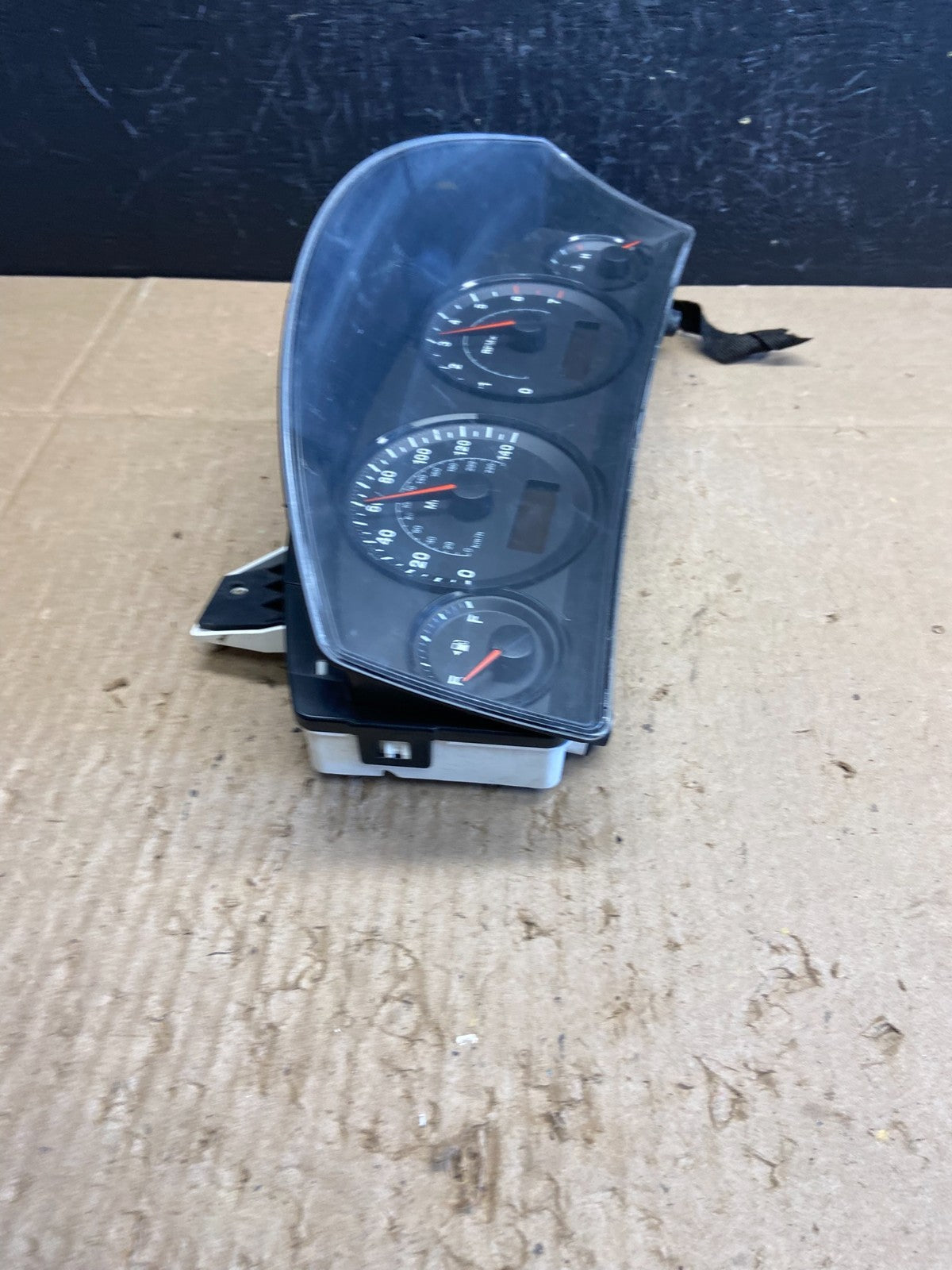 2006 Jeep Grand Cherokee 3.7L Speedometer Gauge Cluster OEM ab9840 DG2