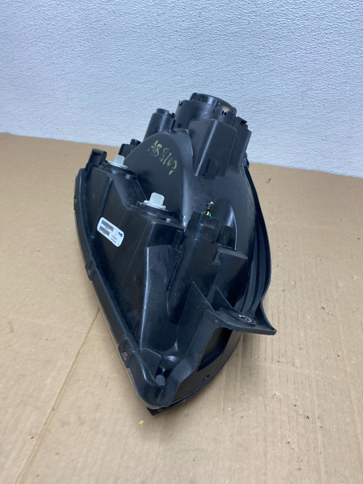 2005 to 2008 Hyundai Tucson Left Driver LH Side Headlight TYC AB8107 DW6