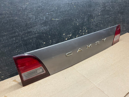 1995 1996 Toyota Camry Center Trunk Rear Tail Light Y9247 DG1