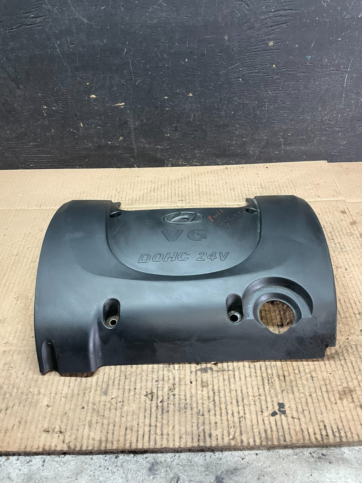 2002 to 2005 Hyundai Sonata 2.4L Engine Trim Cover J4198 PS0