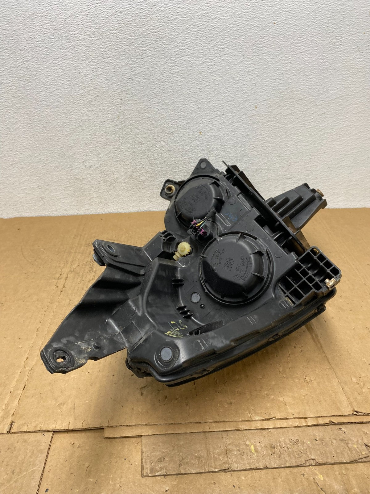 2009 to 2012 Chevrolet Traverse Left Driver Side Halogen Headlight AD0626 DW9