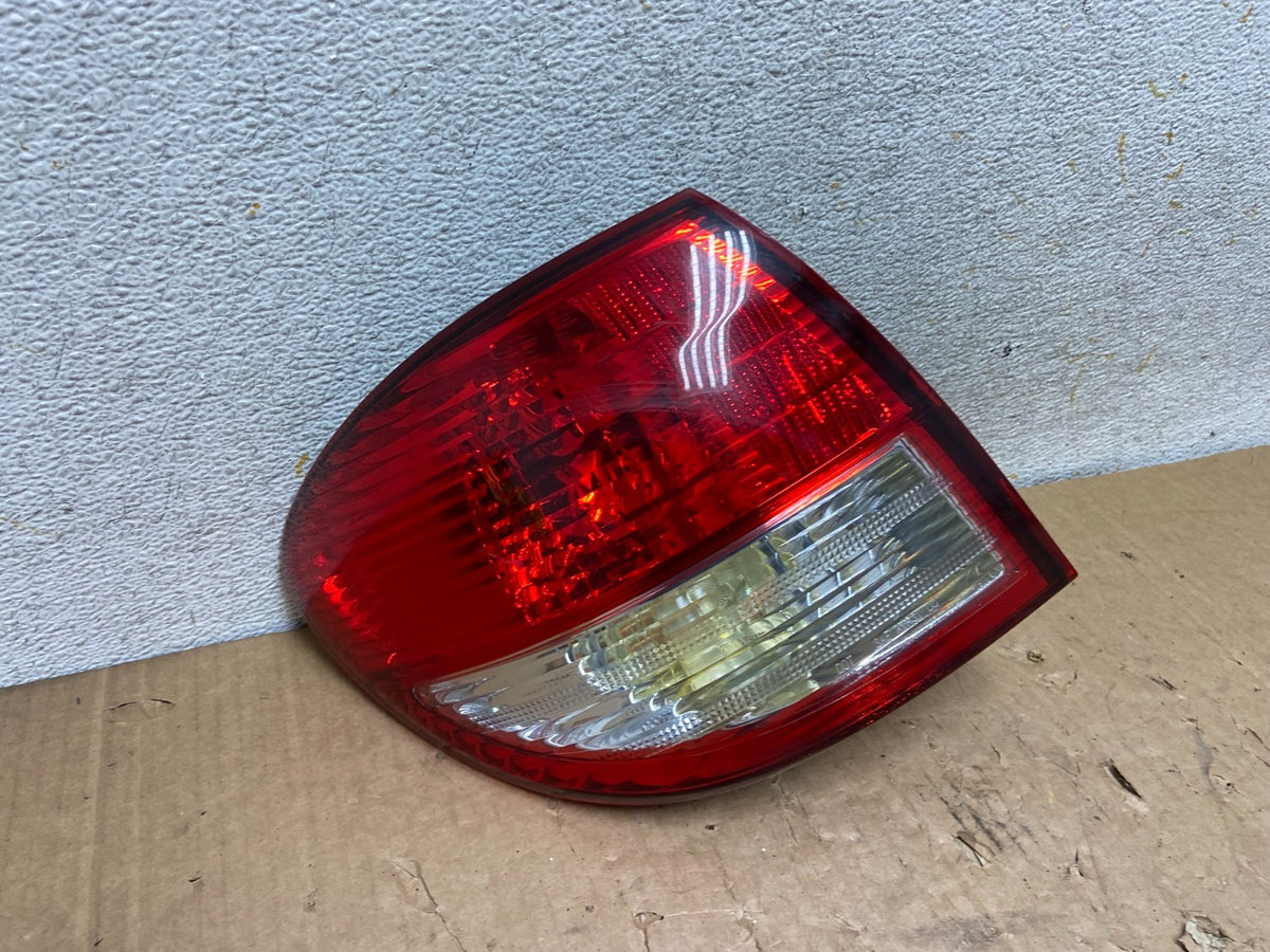 2002 2003 2004 Infiniti I35 Left Driver LH Side Tail Light AI9158 LK2
