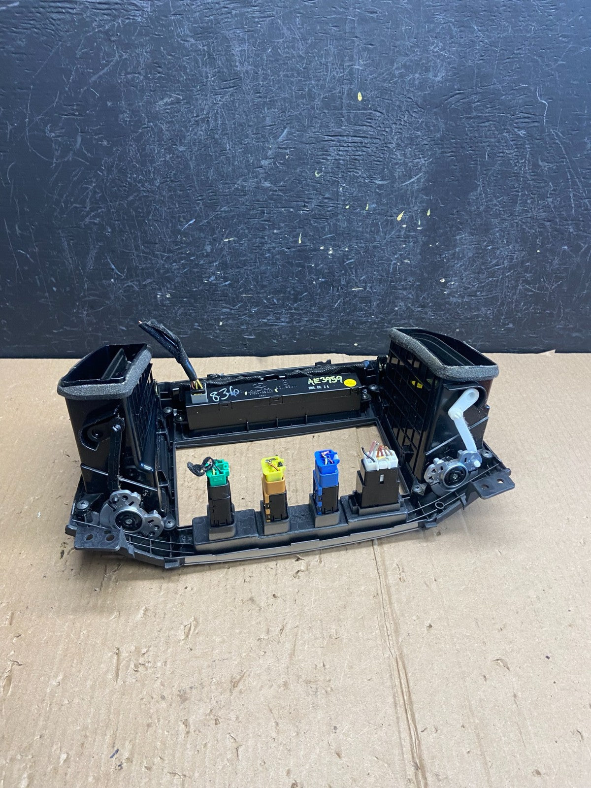 2007 to 2009 Hyundai Santa Fe Center Dashboard Radio Bezel Trim AE3959 DG5