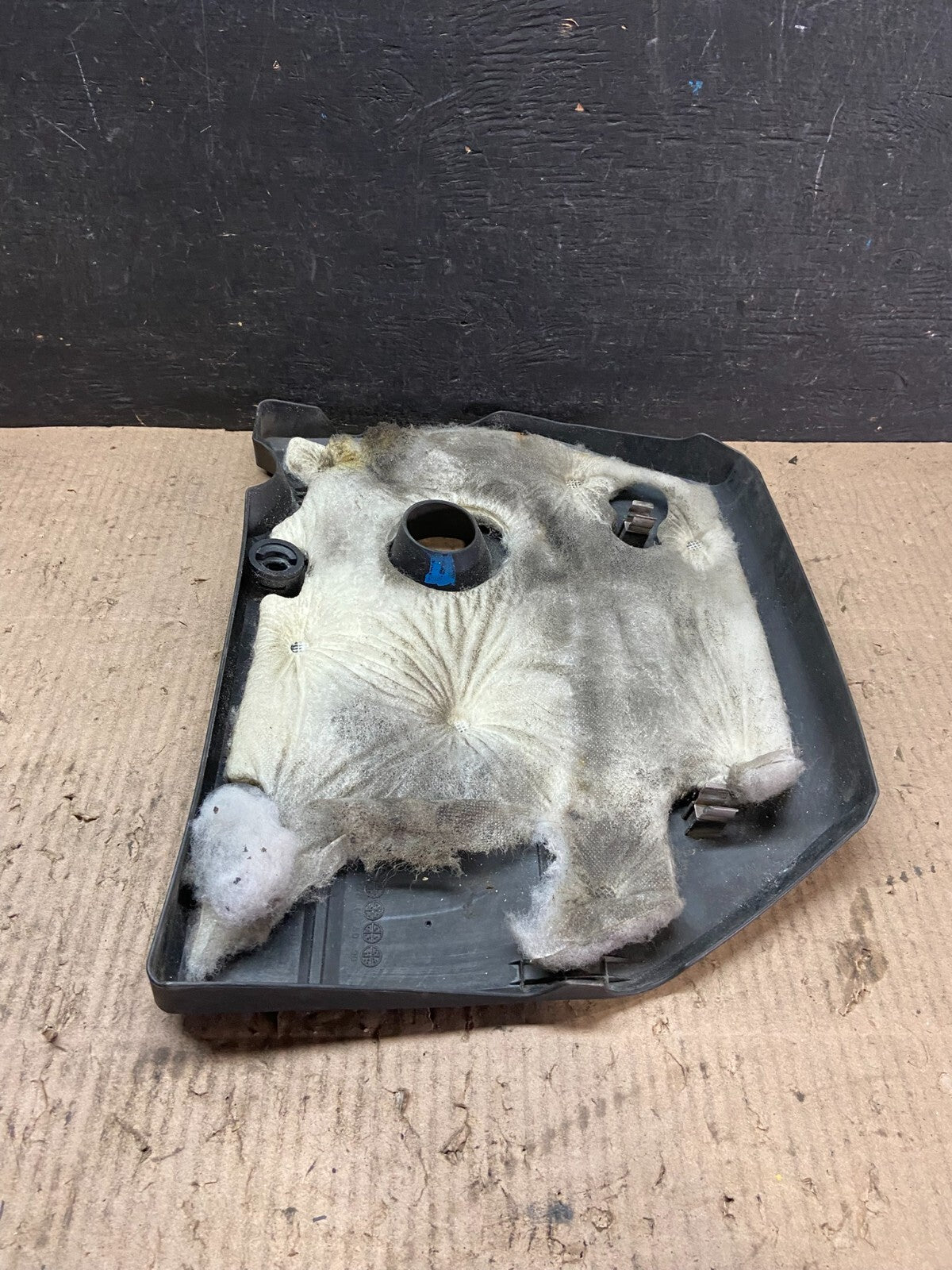 2004 to 2008 Mazda 3 DOHC 16 VALVE Engine Shield Top Cover i7900 Oem DG16