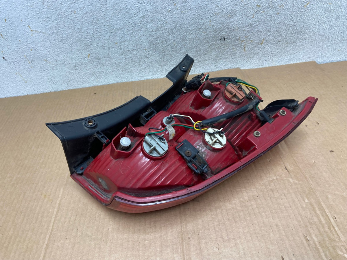 2005 to 2007 Kia Sportage Right Passenger Side RH Side Tail Light AI5706 LK5
